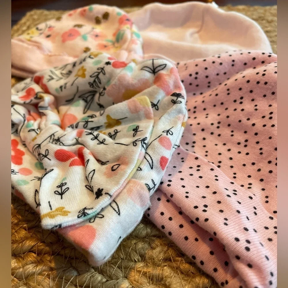 Set of 4 Infant hats in a variety of pinks